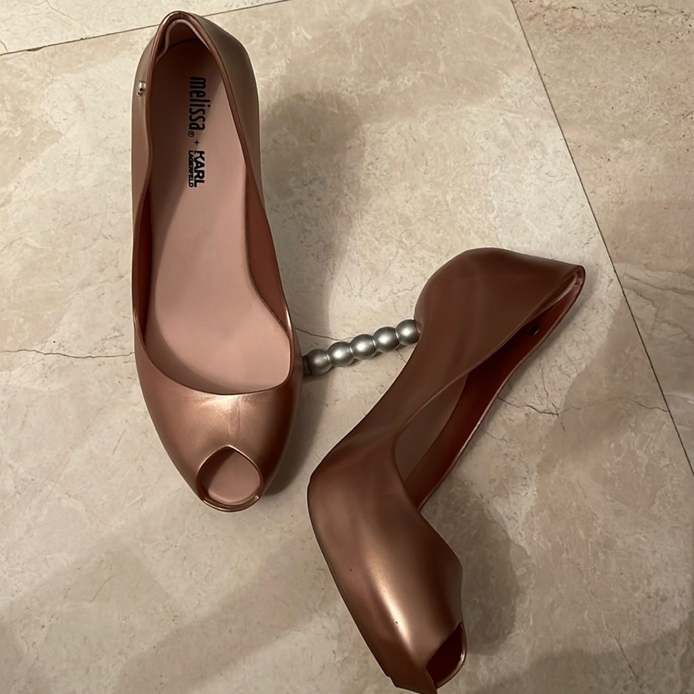 MELISSA & KARL LAGERFELD ROSE GOLD PEARL SHEEN SHOES HEELS SIZE 38